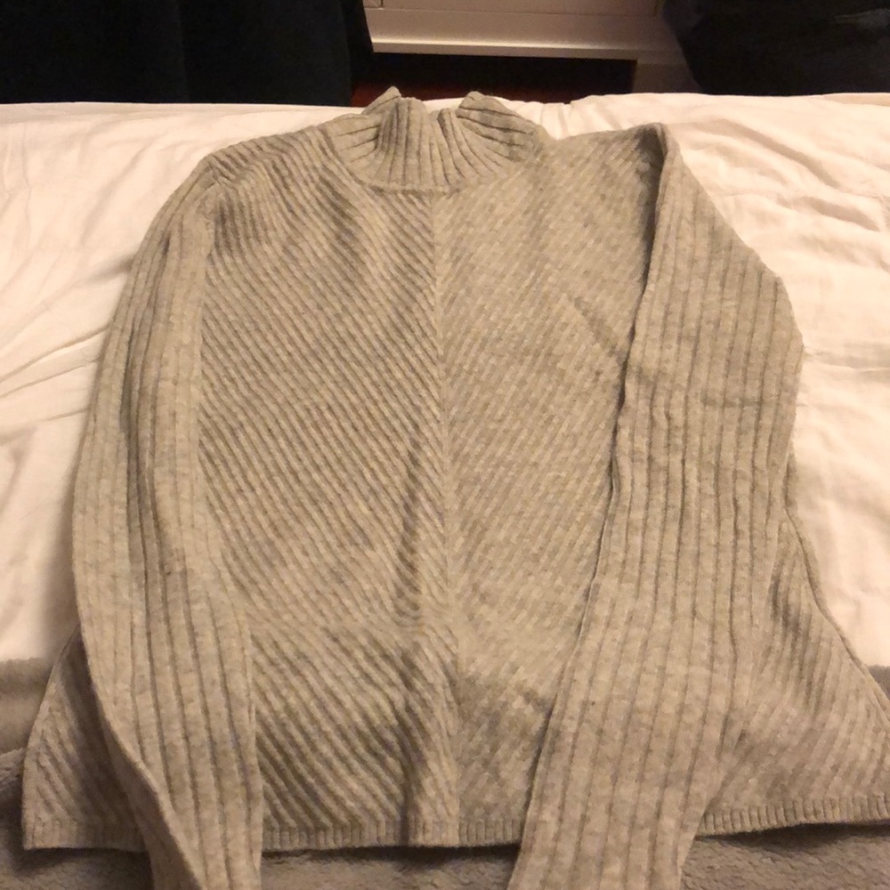 Mock neck light gray cashmere sweater